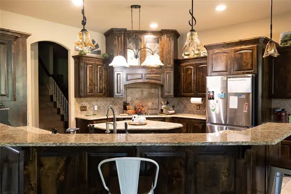 108 Oak Creek Drive, Springtown, TX 76082