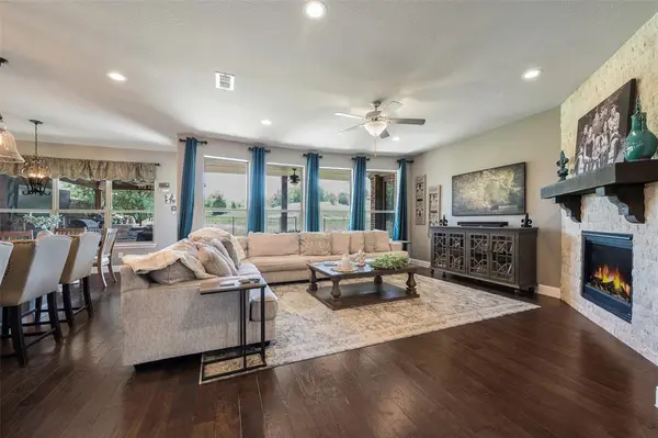 928 Bentley Drive, Roanoke, TX 76262