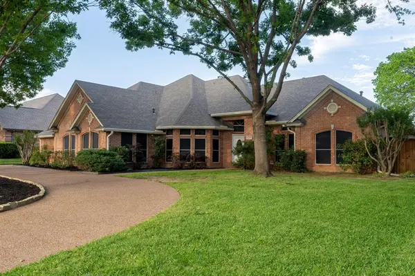 5709 Hidden Oaks Drive, Colleyville, TX 76034