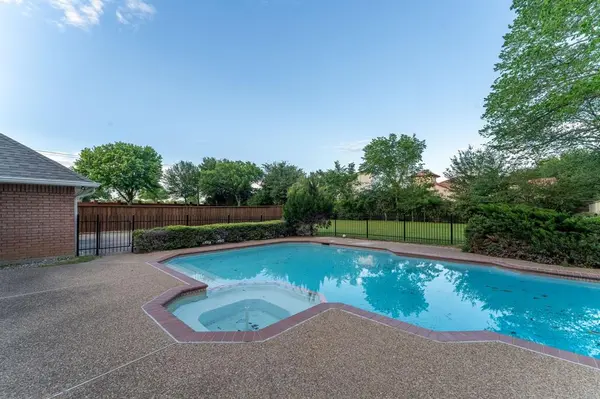 5709 Hidden Oaks Drive, Colleyville, TX 76034