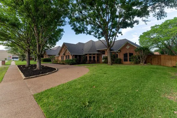 5709 Hidden Oaks Drive, Colleyville, TX 76034
