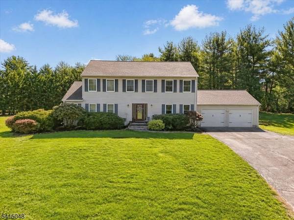 5 Fisher Ct, East Amwell Twp., NJ 08551