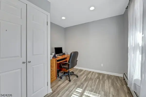 16 Maple Hill Rd, Clifton City, NJ 07013