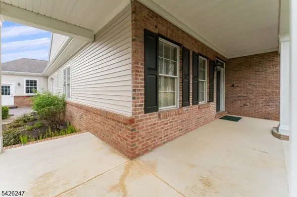 43 Falcon Way, Washington Twp., NJ 07882