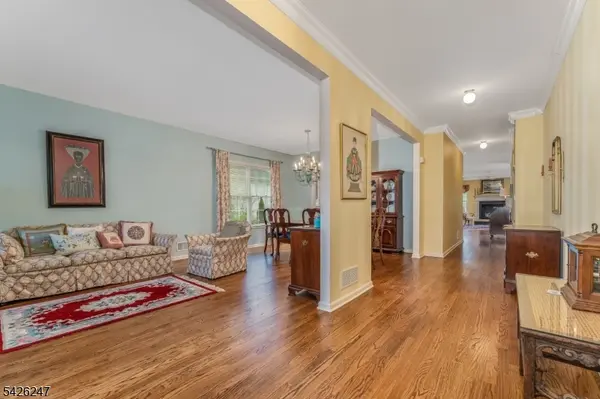 43 Falcon Way, Washington Twp., NJ 07882