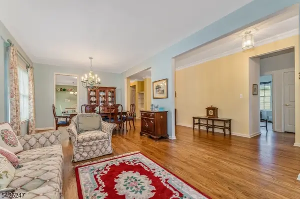 43 Falcon Way, Washington Twp., NJ 07882