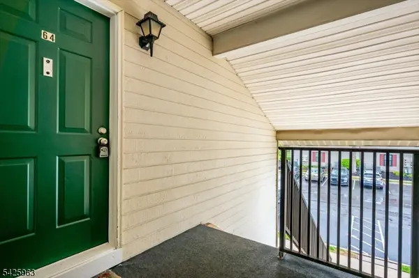 64 Taylor Dr, Franklin Twp., NJ 08823