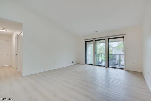 64 Taylor Dr, Franklin Twp., NJ 08823