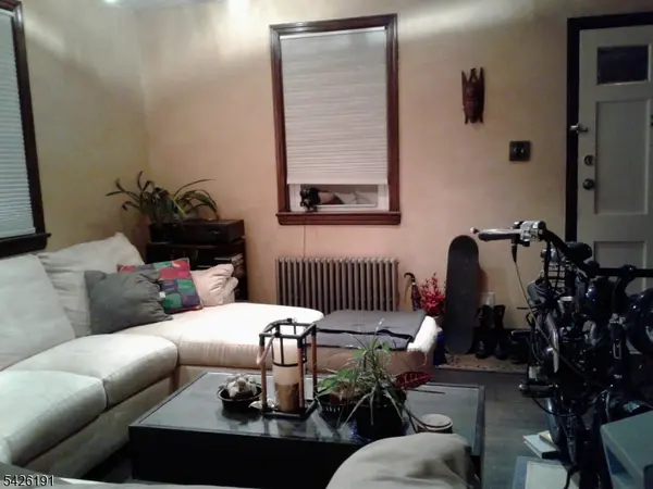 305 Woodlawn Ave, Linden City, NJ 07036