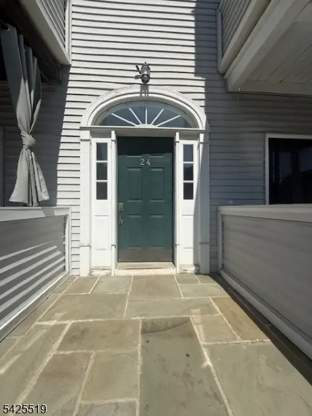 22 Orchard St, Summit City, NJ 07901