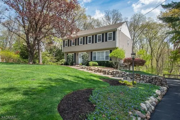 19 Bedford Rd, Mahwah Twp., NJ 07430