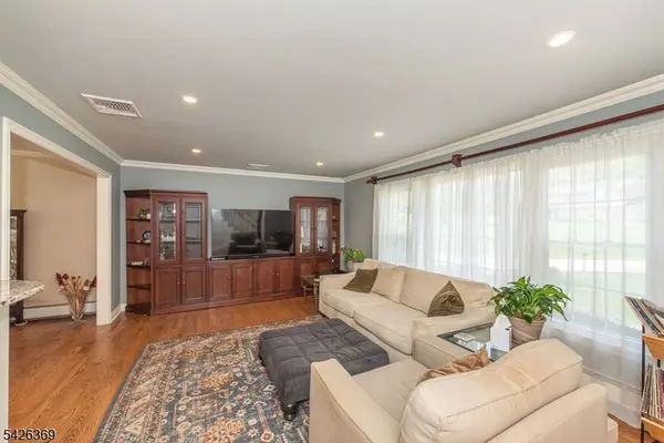 19 Bedford Rd, Mahwah Twp., NJ 07430