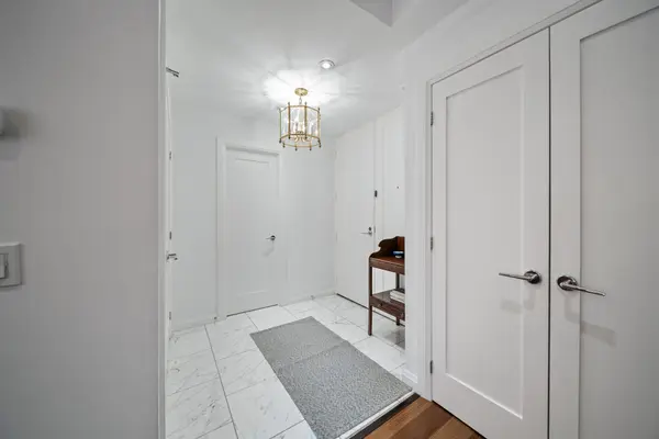 447 Walmer RD #206, Toronto C03, ON M5P 2X9