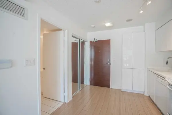 15 Iceboat TER #1103, Toronto C01, ON M5V 4A5