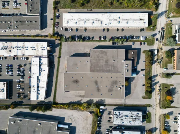 150 Pony DR E, Newmarket, ON L3Y 7B6