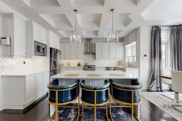 10 Sim Hill CRES, King, ON L7B 0C4