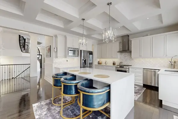 10 Sim Hill CRES, King, ON L7B 0C4