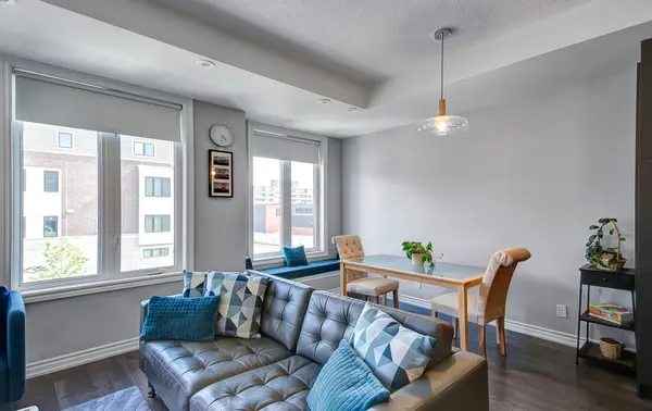 90 Eastwood Park GDNS #20, Toronto W06, ON M8W 0B2