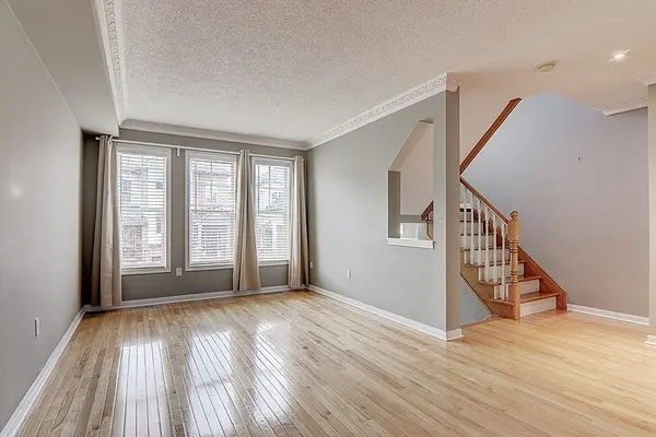 5980 Whitehorn AVE #165, Mississauga, ON L5V 2Y3