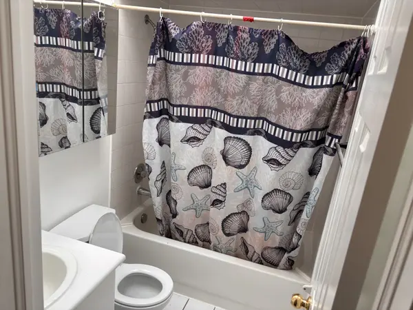 879A Wilson AVE #Upper, Toronto W05, ON M3K 1E6