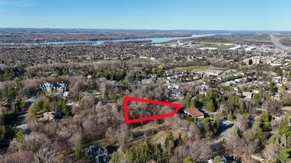 10 Cedar RD, Beacon Hill North - South And Area, ON K1J 6L4