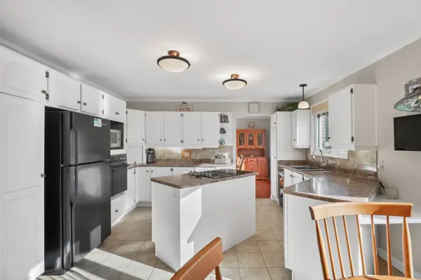 1376 MacDonald RD, Russell, ON K4R 0K1