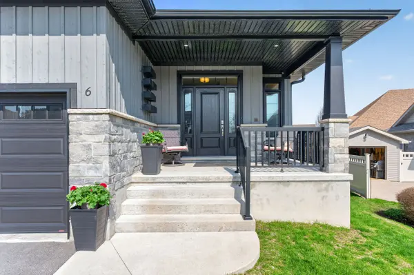 6 Admiral's CT, Loyalist, ON K0H 1G0