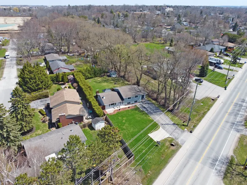 53 Metro RD N, Georgina, ON L4P 1C1