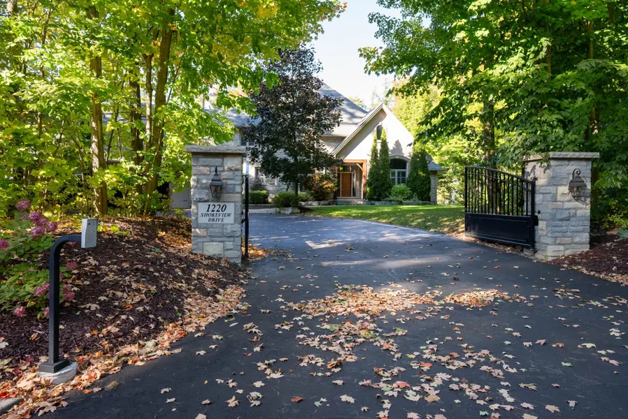 1220 Shoreview DR, Innisfil, ON L9S 2L5