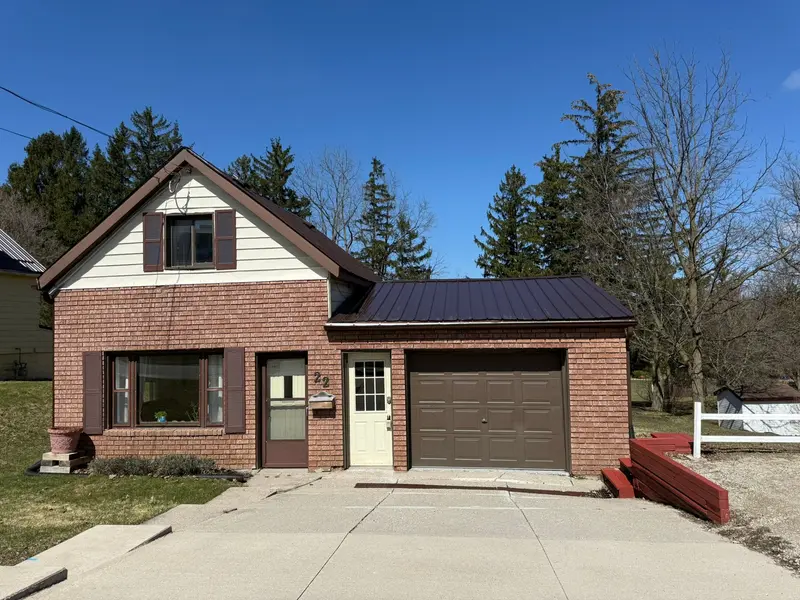 22 McGivern ST, Brockton, ON N0G 2V0