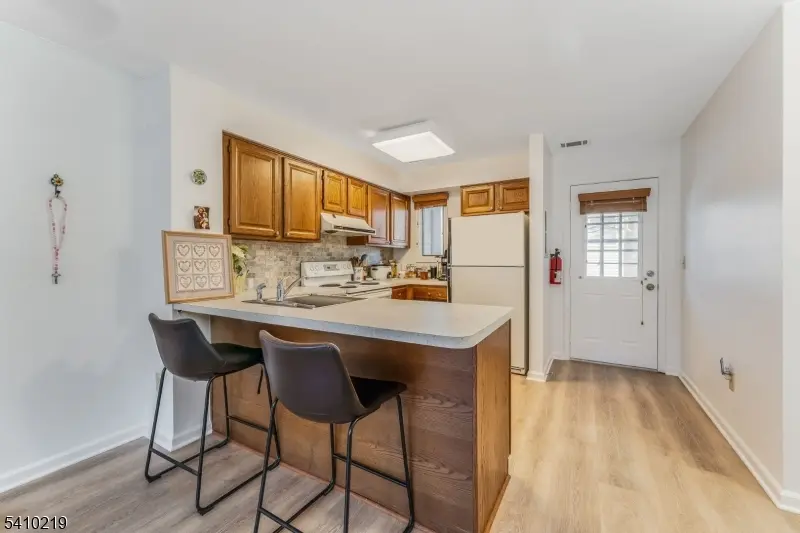 7 Westchester Ter, Clinton Twp., NJ 08801