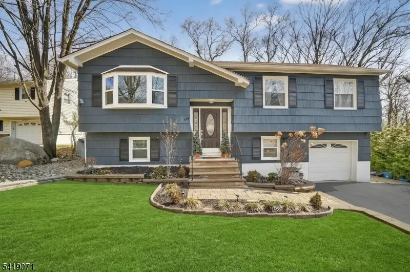 116 Star Lake Rd, Bloomingdale Boro, NJ 07403