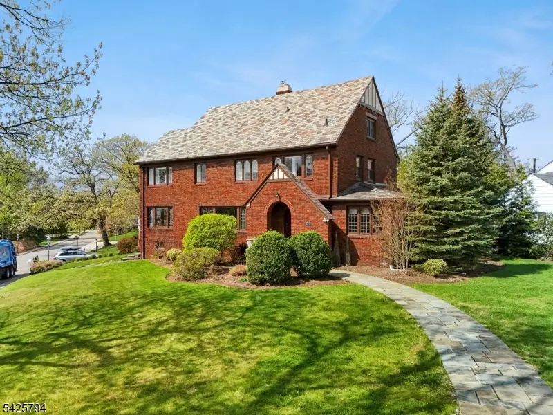 2 Overhill Rd, South Orange Village Twp., NJ 07079