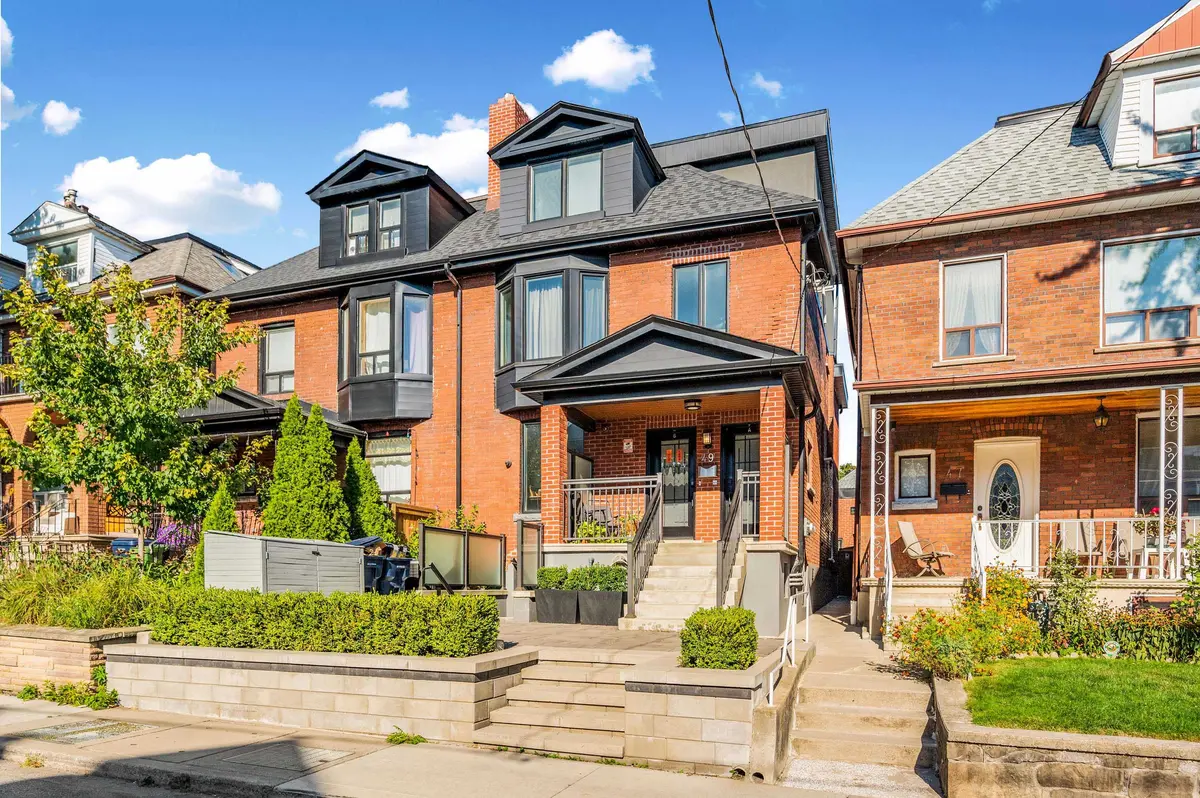 49 Beatrice ST, Toronto C01, ON M6J 2T2