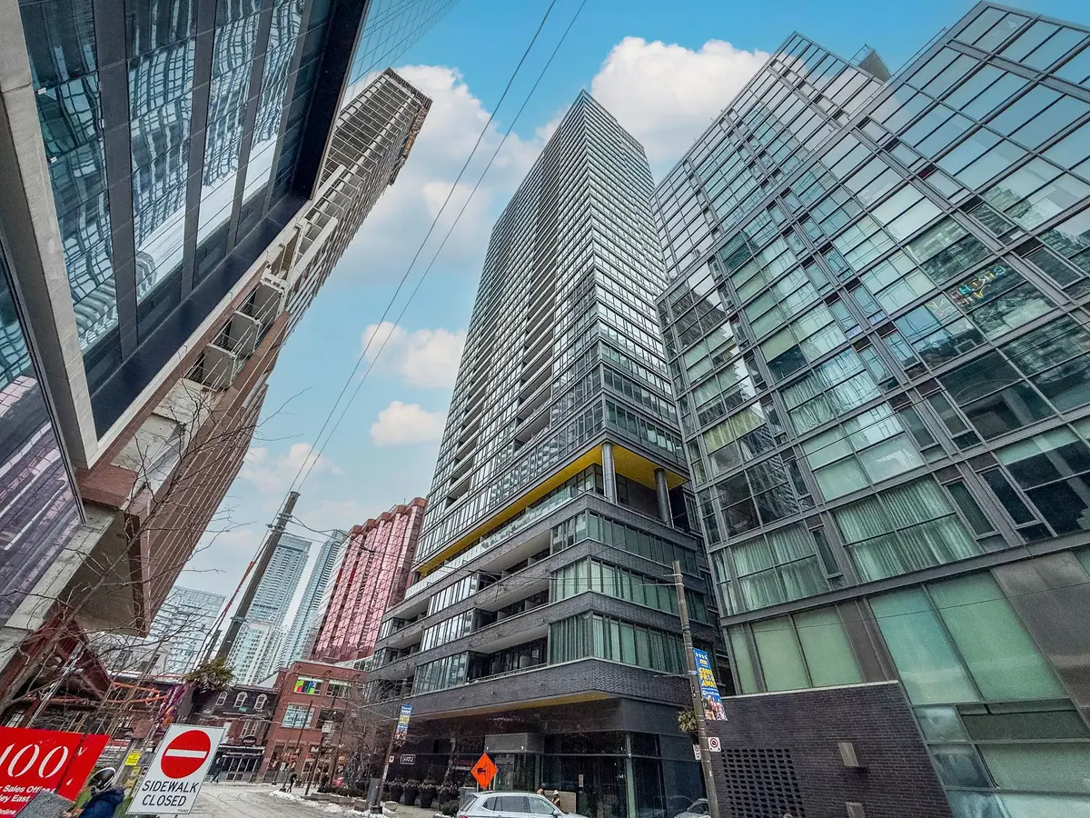 8 Charlotte ST #1807, Toronto C01, ON M5V 0K4