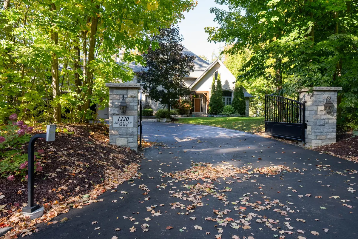 1220 Shoreview DR, Innisfil, ON L9S 2L5