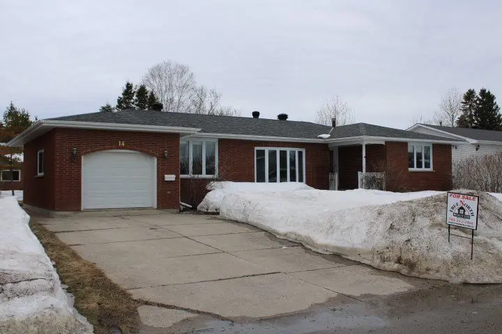 14 Kennedy AVE, Kapuskasing, ON P5N 1M2