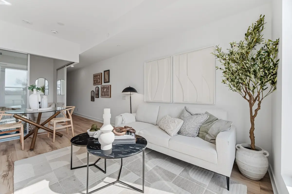 1660 Bloor ST W #708, Toronto W02, ON M6P 1A8