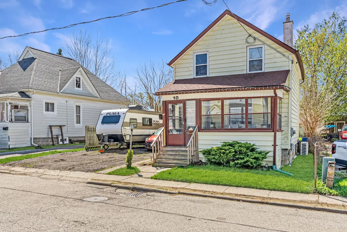 10 1/2 NAAMA ST, St. Thomas, ON N5R 1X4