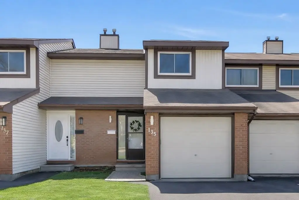 135 Castlefrank RD #22, Kanata, ON K2L 2Y2