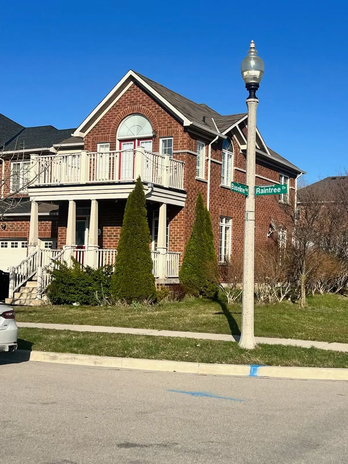 4 Raintree DR, Hamilton, ON L8E 0B1