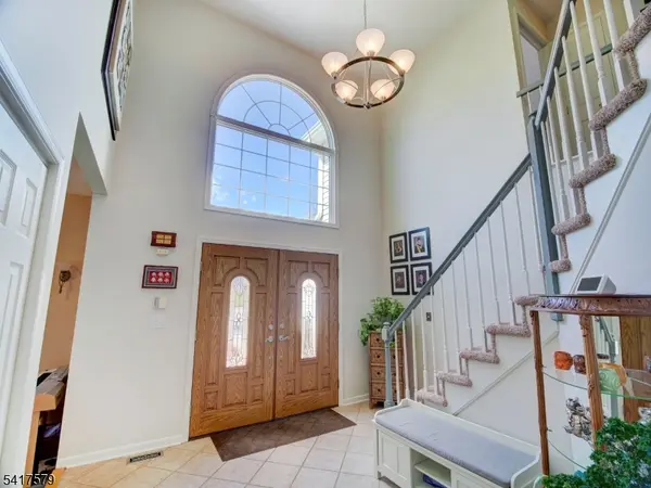 8 Mulberry Ct, Roxbury Twp., NJ 07876