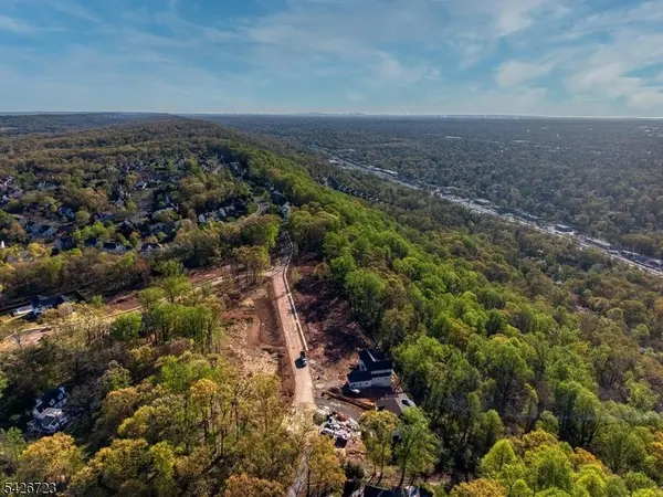 1 Juniper Pointe Trail, Green Brook Twp., NJ 07059