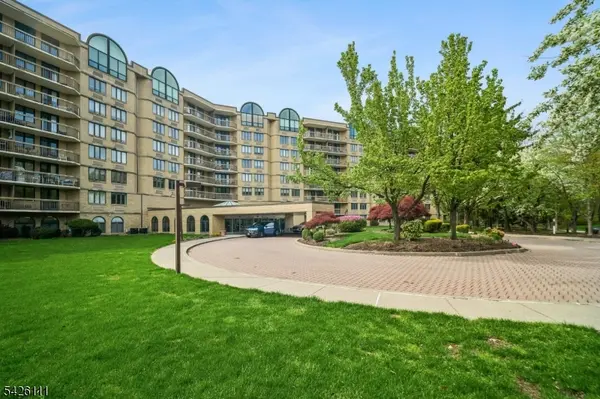 10 Smith Manor Blvd #114, West Orange Twp., NJ 07052