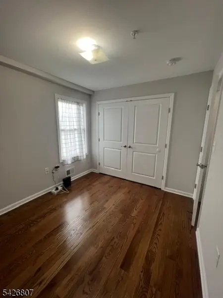 66 Delaware St, Elizabeth City, NJ 07206