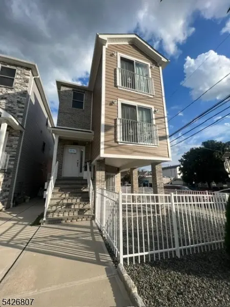 66 Delaware St, Elizabeth City, NJ 07206