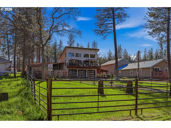 206 S LAKEWOOD RD, Tygh Valley, OR 97063