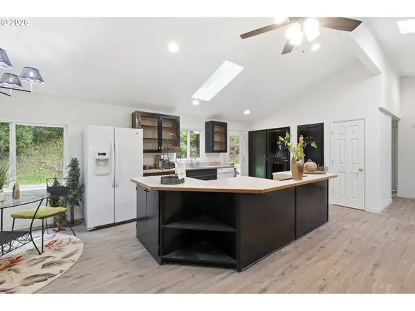 39465 LITTLE FALL CREEK RD, Fall Creek, OR 97438