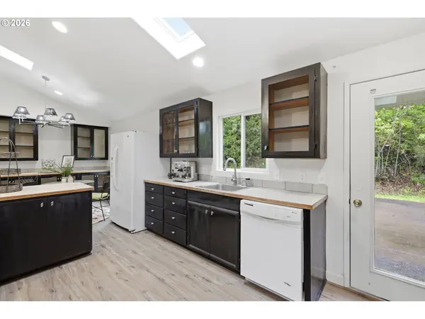 39465 LITTLE FALL CREEK RD, Fall Creek, OR 97438