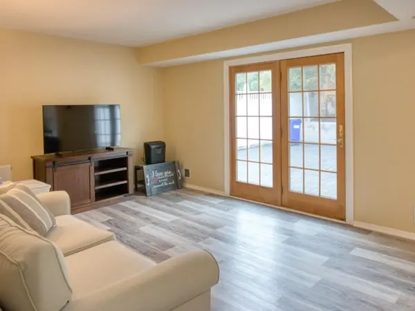 27 Adrienne PL #1, Brooklyn, NY 10308